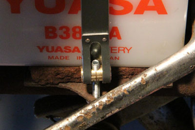 The Zundapp KS601 battery strap in place.